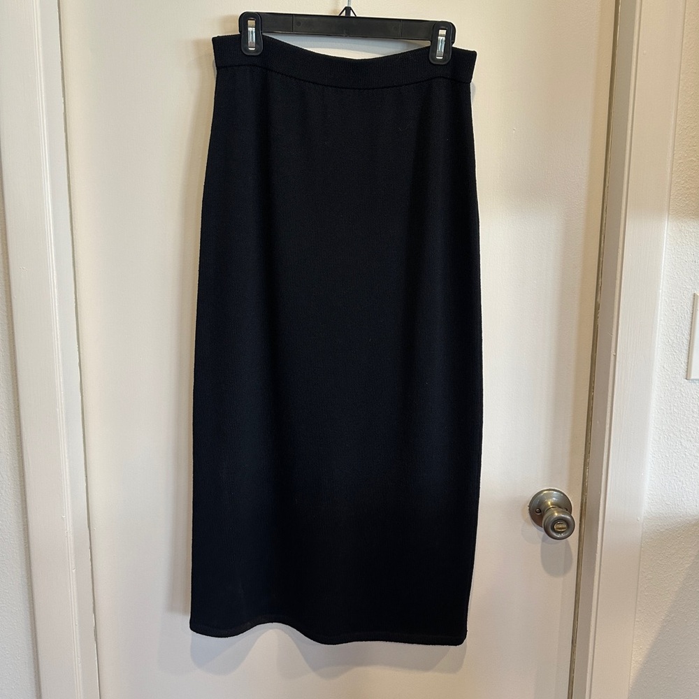 St. John Classic Black Pencil Midi Skirt - Size 8